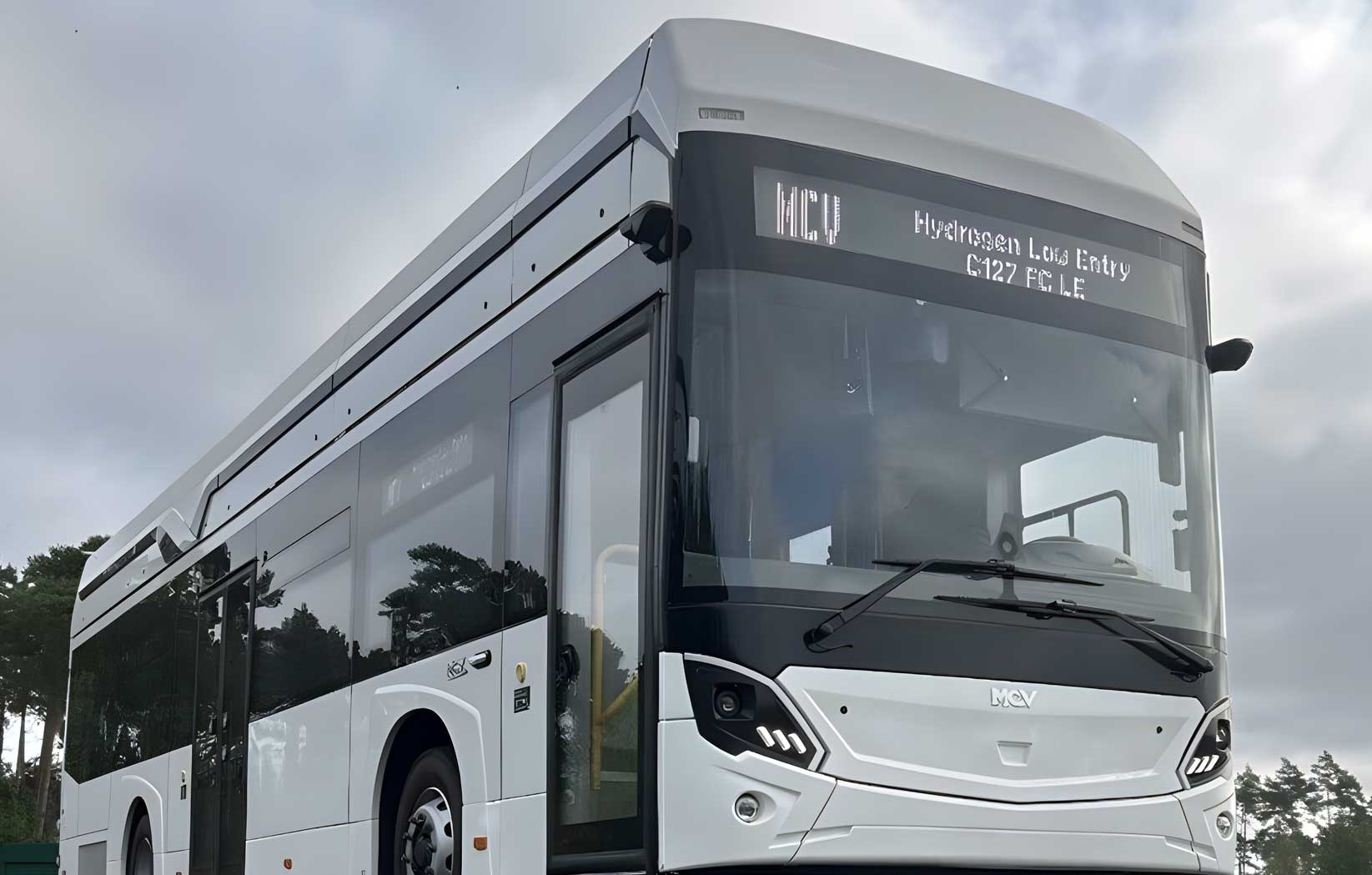 MCV dévoile son nouveau bus à hydrogène C127FC LE à Busworld 2025