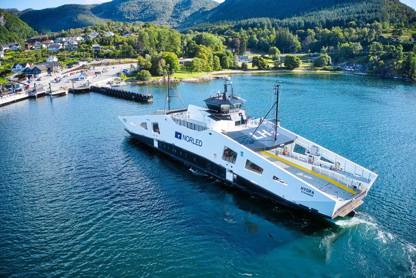 Le premier ferry à hydrogène liquide au monde entre en service