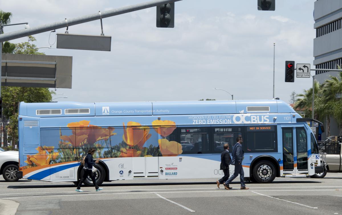 Californie : 10 nouveaux bus à hydrogène et la plus grande station d'avitaillement des Etats-Unis