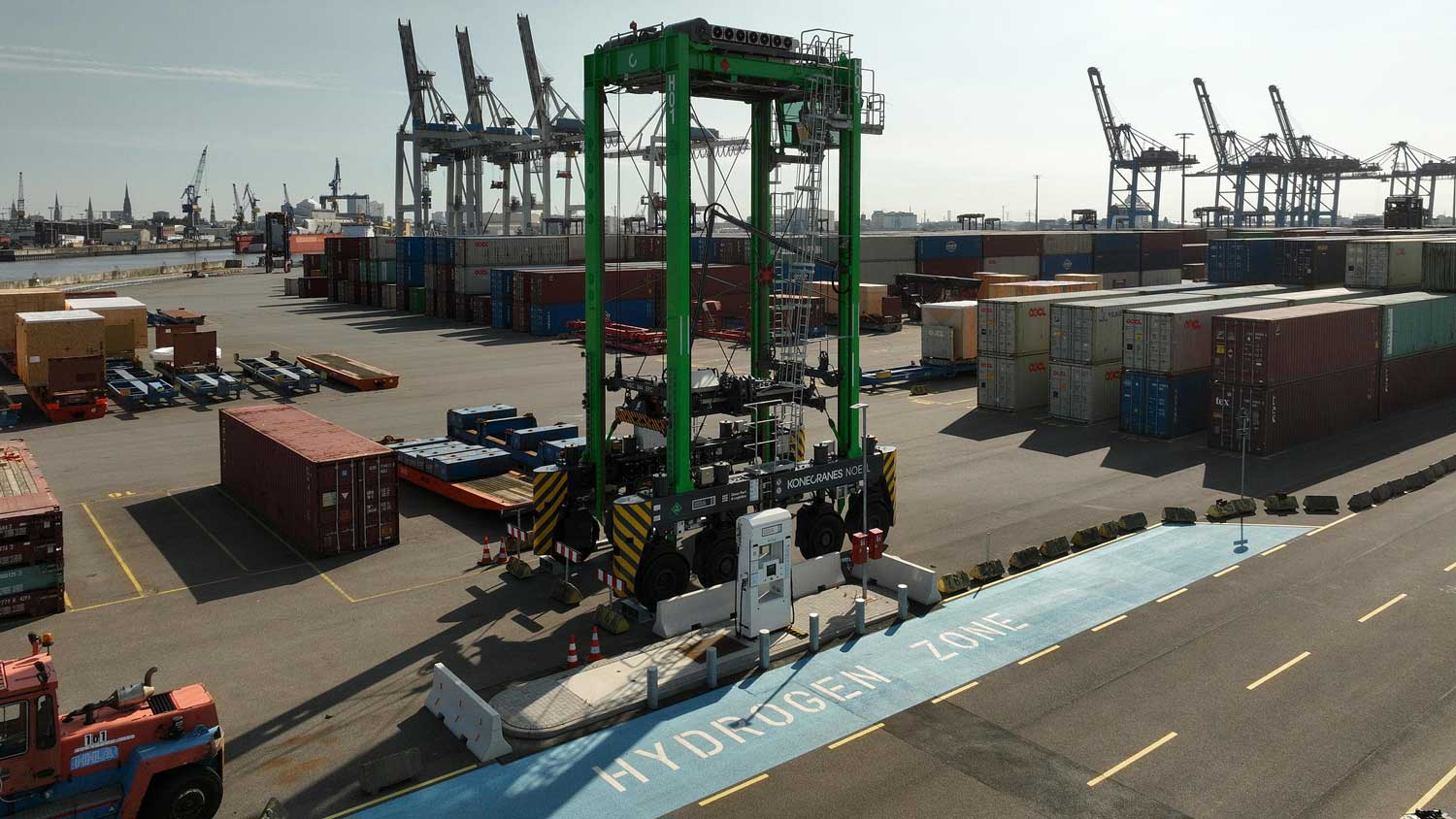 A Hambourg, ce portique g&eacute;ant carbure &agrave; l'hydrog&egrave;ne