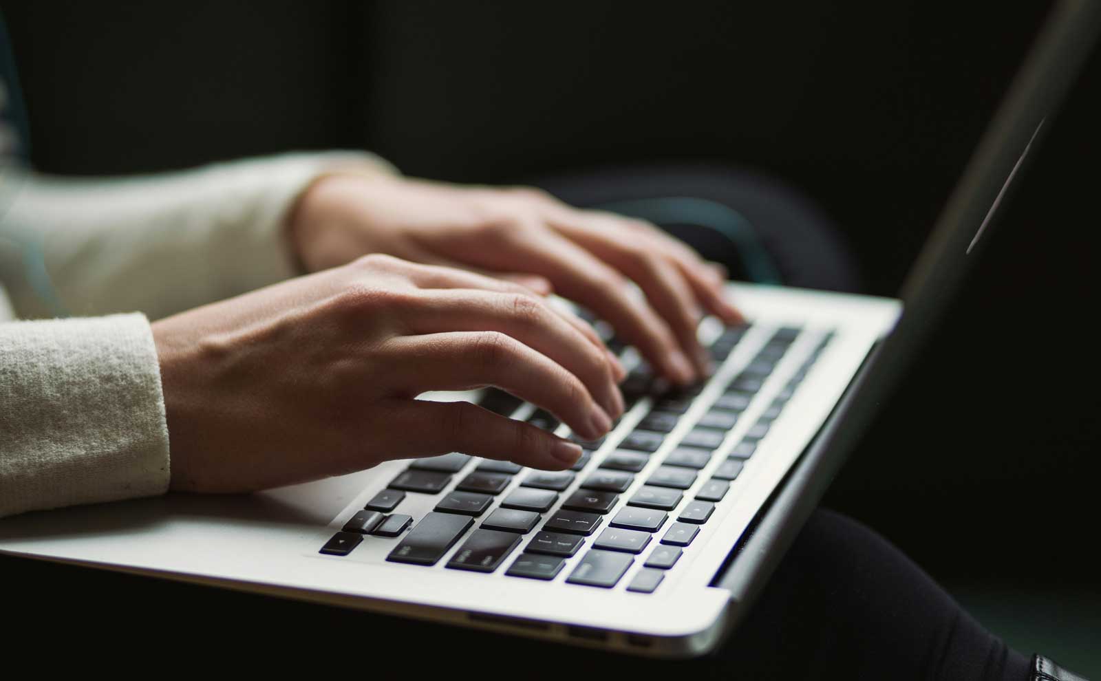 Charte sur l'utilisation de l'intelligence artificielle au sein de la r&eacute;daction - H2 Mobile