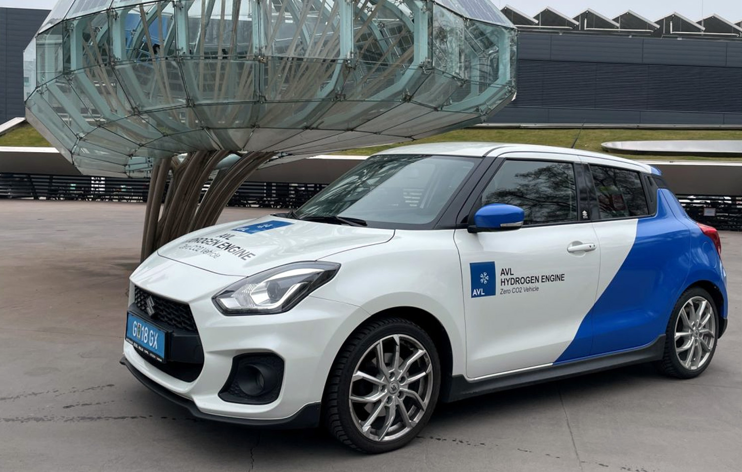 Avec sa Swift &agrave; hydrog&egrave;ne, Suzuki prouve que le moteur thermique peut encore survivre