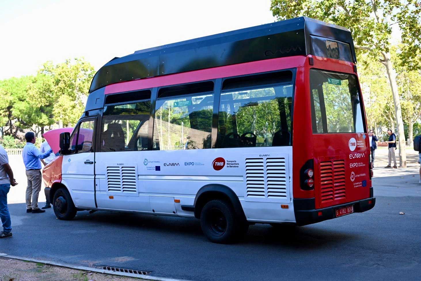 Converti &agrave; l'hydrog&egrave;ne, cet ancien minibus diesel est test&eacute; &agrave; Barcelone