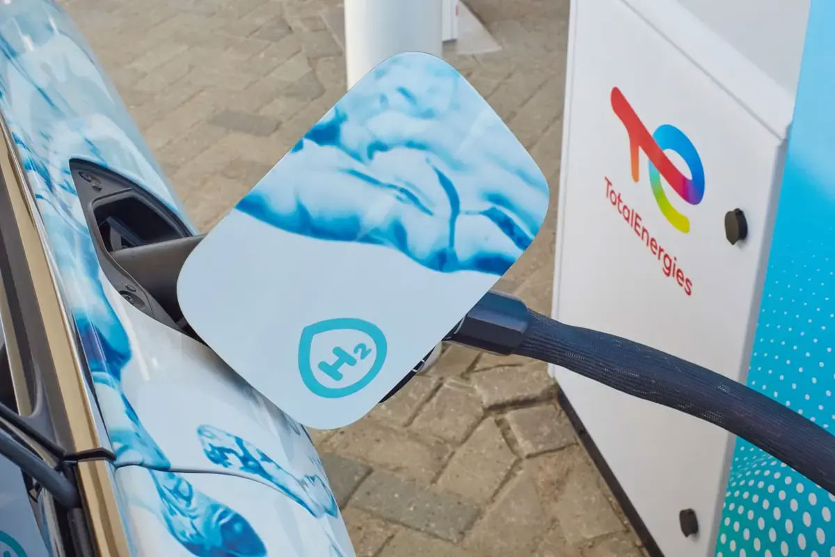 &laquo; S'il n'y a pas de clients, pourquoi construire des stations ? &raquo; Les propos cash du patron de TotalEnergies sur l'hydrog&egrave;ne