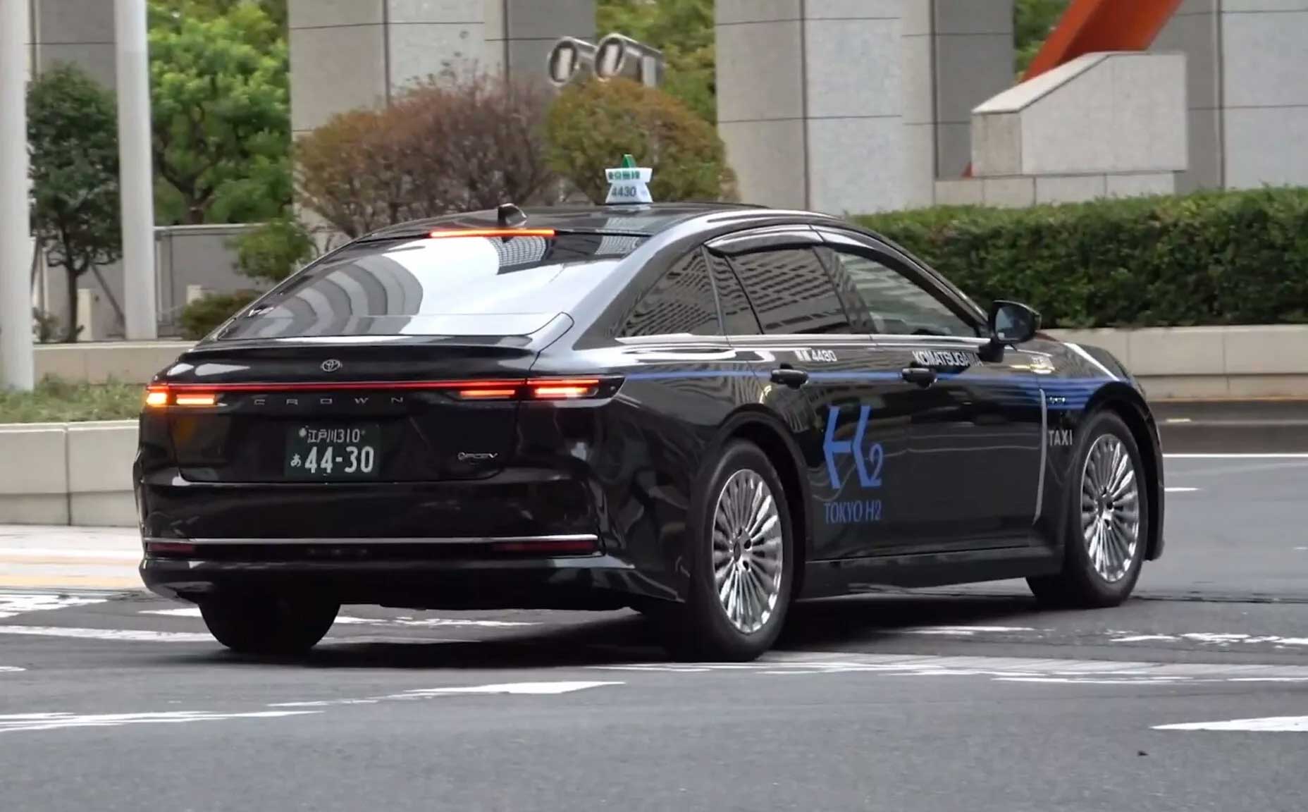 Les premiers taxis hydrog&egrave;ne Toyota d&eacute;barquent dans les rues de Tokyo