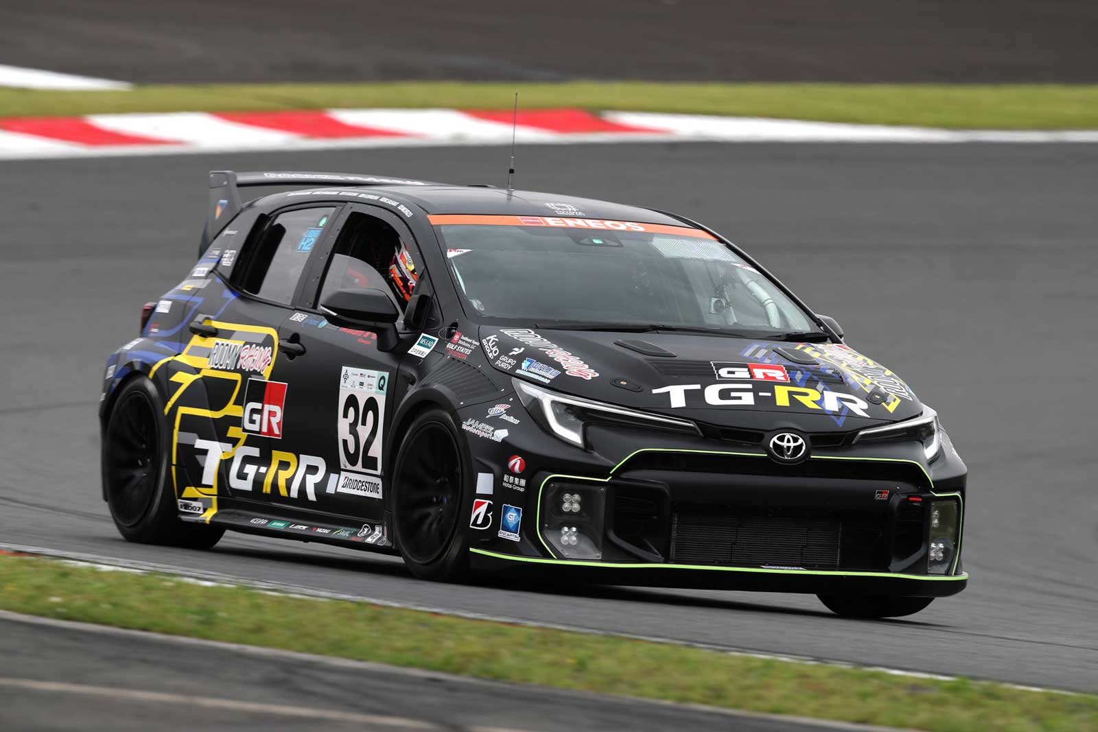 A hydrogène liquide, la Toyota Corolla GR H2 cartonne aux 24 Heures de Fuji