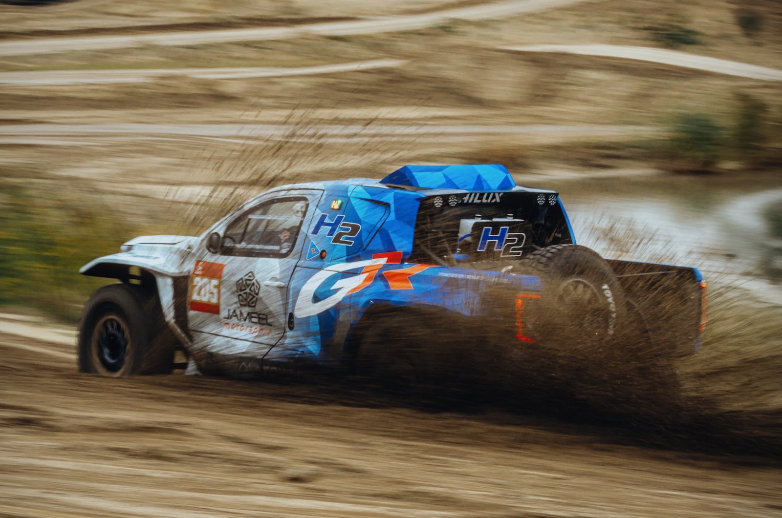 400 kW, 4 r&eacute;servoirs... Toyota d&eacute;voile les caract&eacute;ristiques de son pick-up hydrog&egrave;ne pour le Dakar 2027