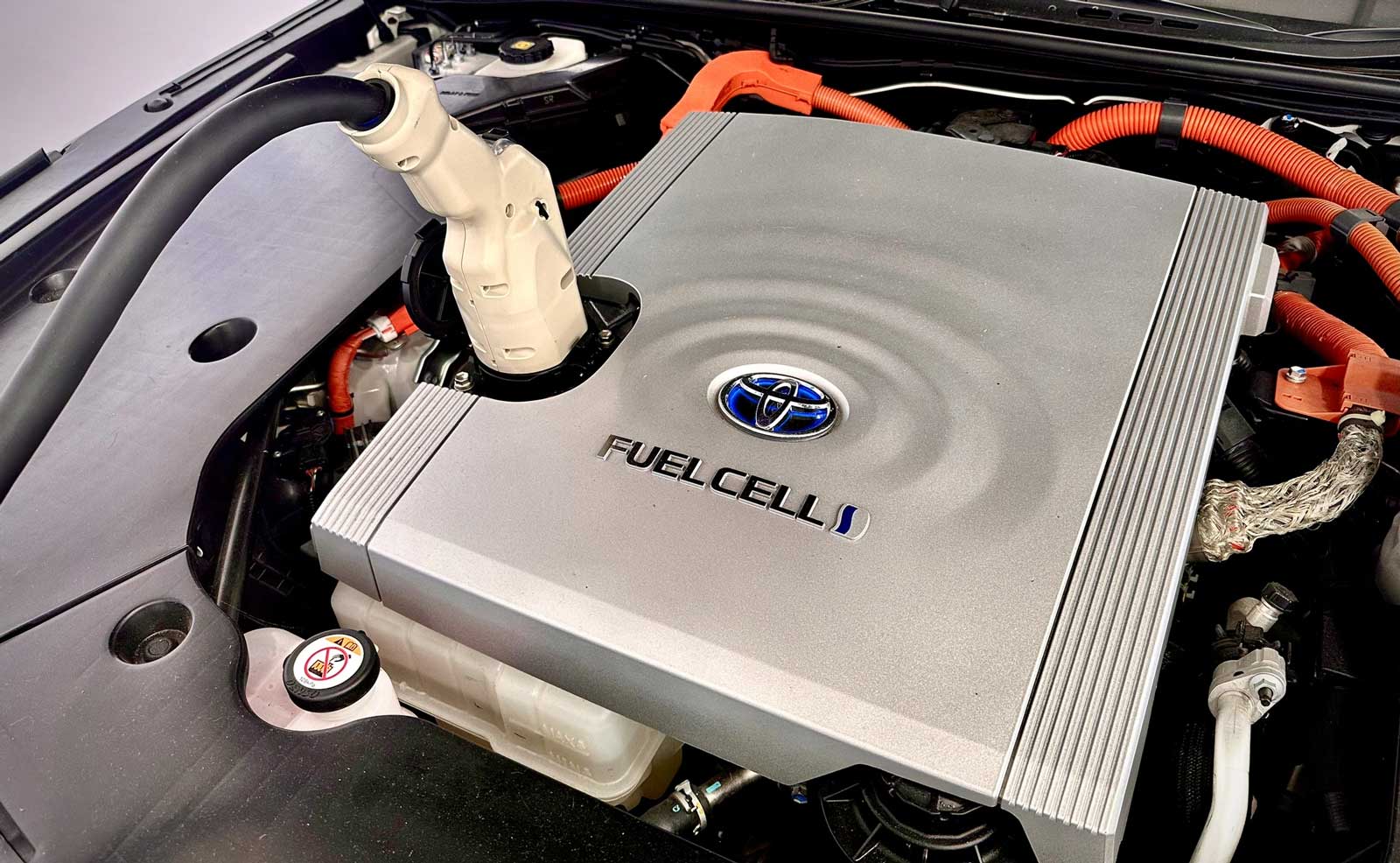 Voiture hydrogène : quand la Toyota Mirai se tranforme en centrale électrique