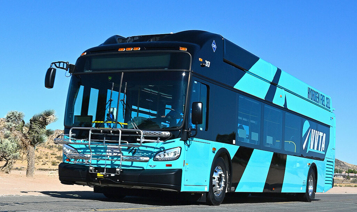 Californie : treize bus &agrave; hydrog&egrave;ne mis en service dans le d&eacute;sert de Mojave